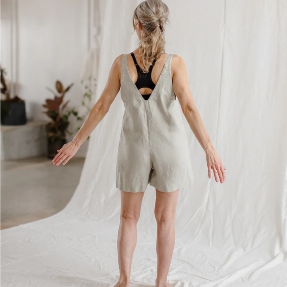 Cedar & Vine Green Linen jumpsuit - Picture 4 of 5